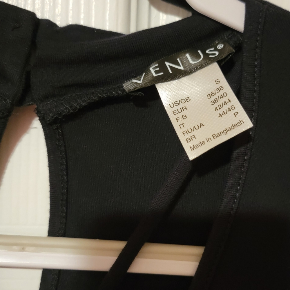 VENUS crisscross surplice top - Picture 4 of 4